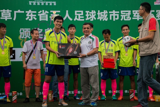 霍尔：首球带来喜悦，团队精神坚定不移